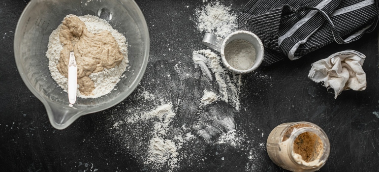 Površina na kojoj će se napraviti hleb od kiselog testa 